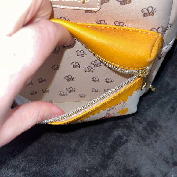 Disney Loungefly Winnie the Pooh mini bag - Picture 3 of 5